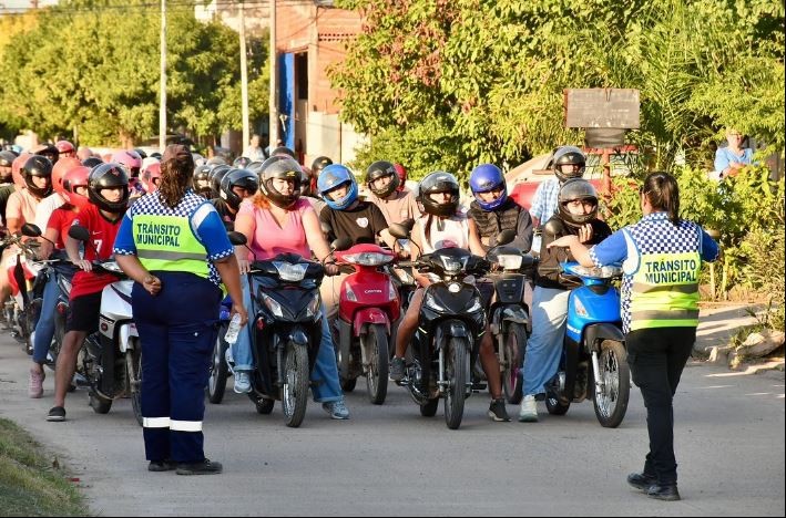  Através del programa ORIENTAME, estuvimos en el B° Villa Virgen de Lourdes 
