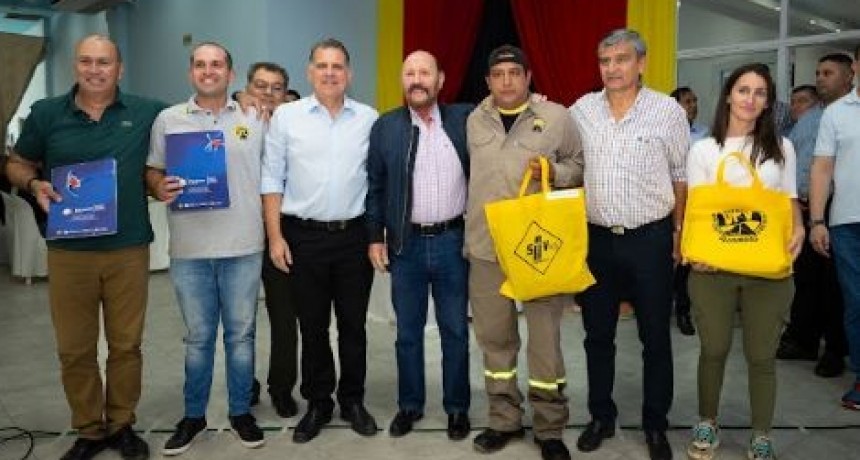 Almuerzo con trabajadores viales: Insfrán reivindicó el rol del Estado y fustigó medidas de Milei en contra de los trabajadores