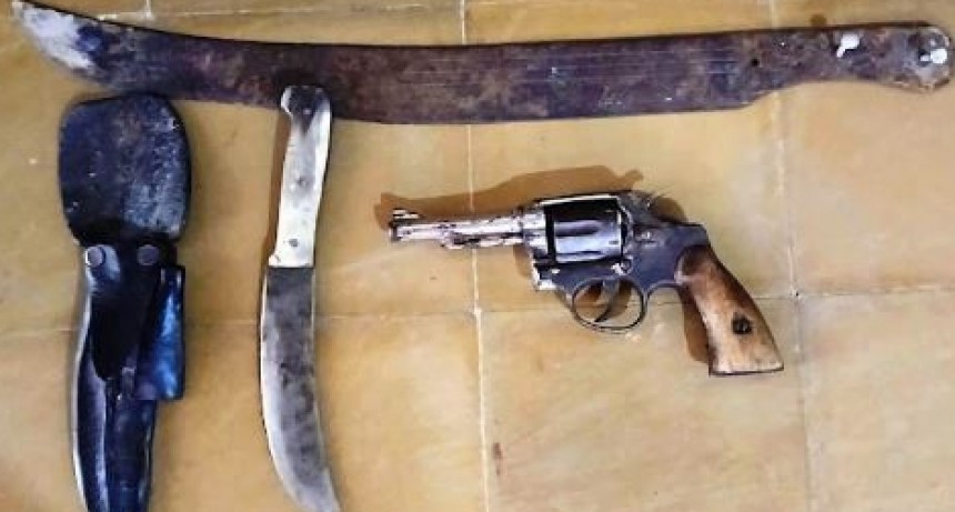 Detuvieron a dos sujetos y secuestraron un arma de fuego