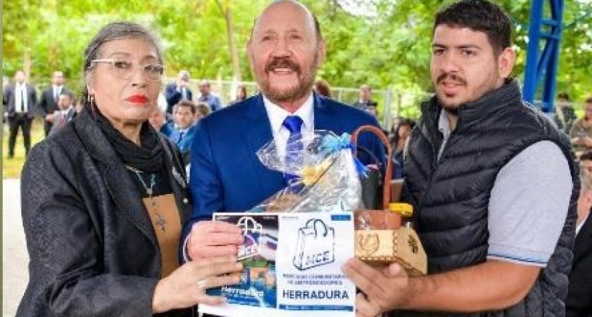 El Mercado Comunitario de Emprendedores (MCE) acompañó en la inauguración de la obra educativa número 1515 por el gobernador Gildo Insfrán.