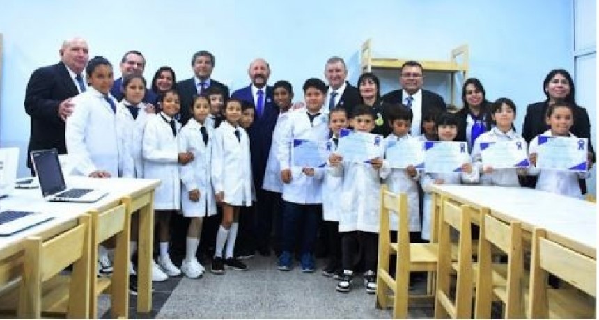 Beneplácito por la entrega de dos nuevas unidades educativas en Herradura