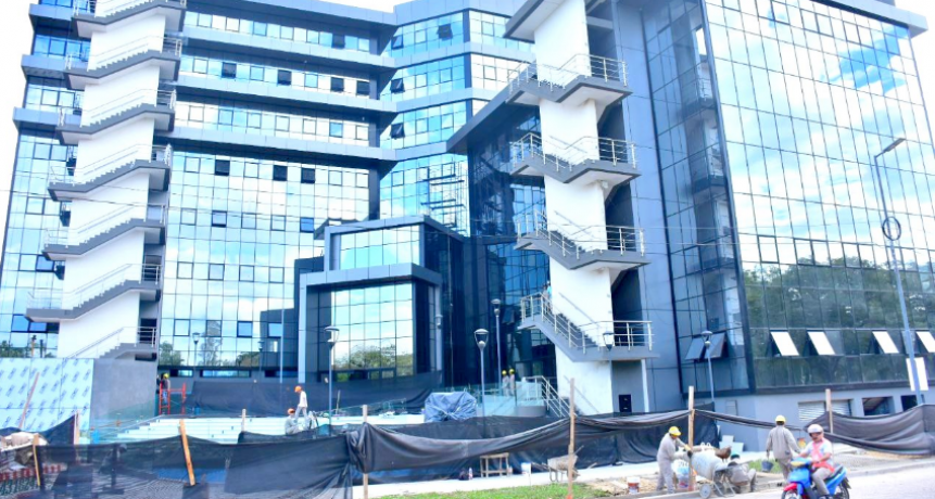 Profesionales del rubro de la construcción visitaron la obra de la nueva Legislatura