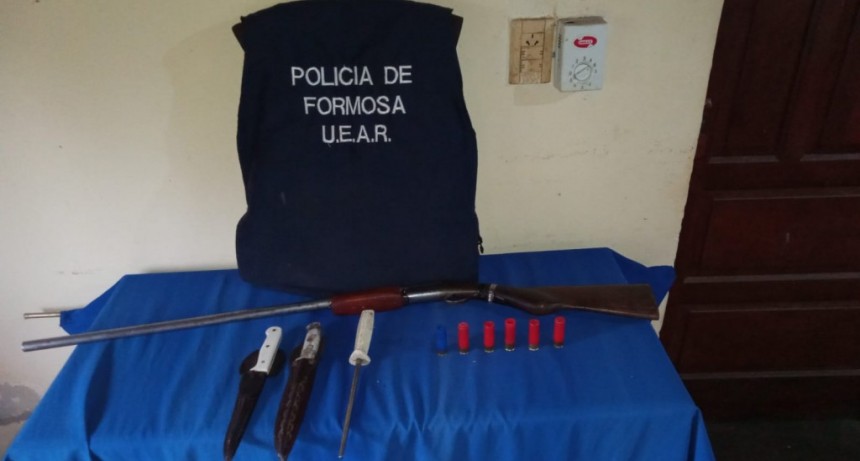 Dos sujetos fueron sorprendidos con un arma de fuego y otros elementos