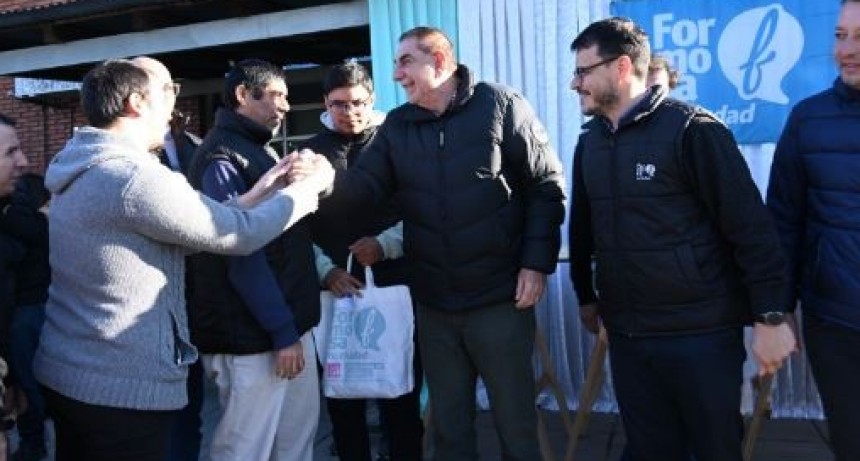 El intendente Jofré entregó indumentaria de trabajo a empleados de la Secretaría de Hacienda