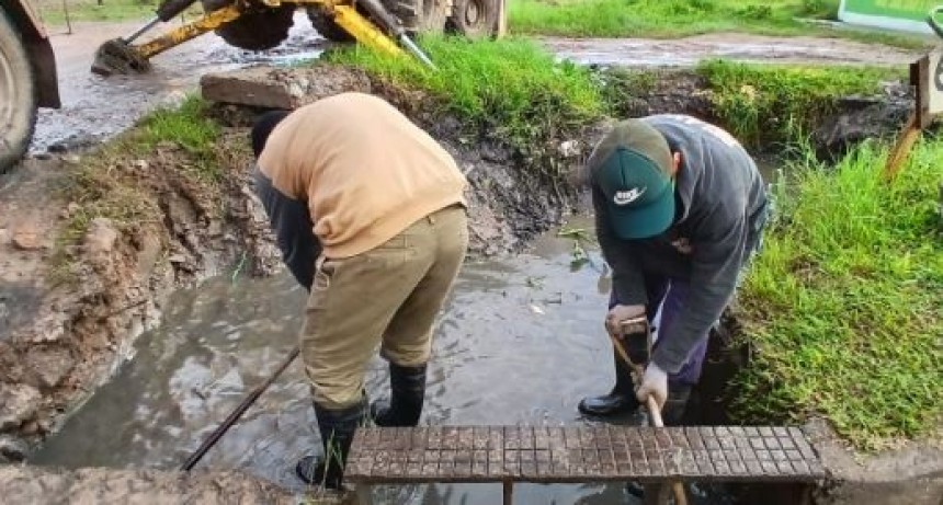 El Municipio se abocó este viernes a la limpieza y desobstrucción de canales de desagües