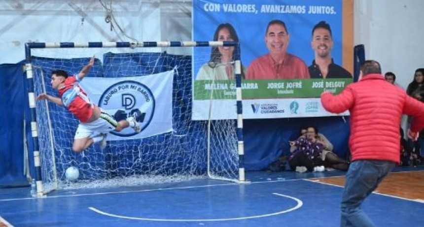 Exitosa noche de fútbol solidario en el Polideportivo del club Sol de América