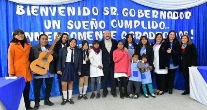 Las Lomitas: El Gobernador habilitó la obra educativa 1533 de su gestión y un nuevo centro de salud