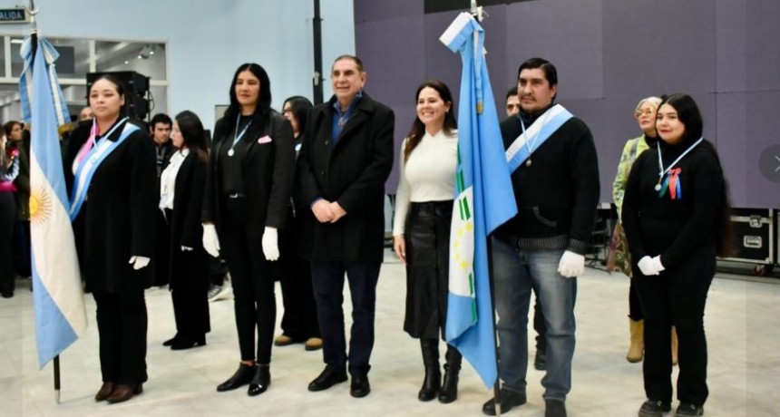 EL INTENDENTE JOFRÉ ENTREGÓ CERTIFICADOS A EGRESADOS DEL 1er CICLO LA ESCUELA DE ARTES Y OFICIOS DE LA COMUNA 