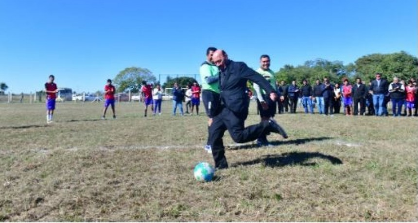 Una plaza y un club se sumaron a la agenda de inauguraciones concretadas del gobernador Insfrán