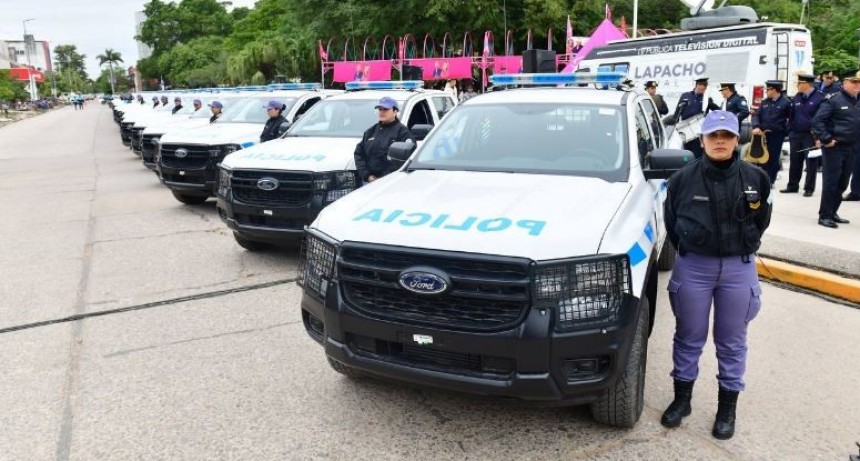 Insfrán entregó 50 nuevos móviles y equipamiento integral a la Policía