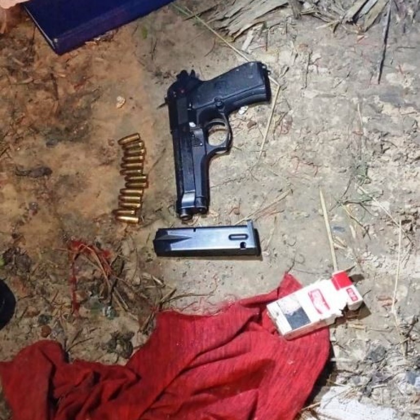 La pistola pertenece al integrante de una fuerza federal