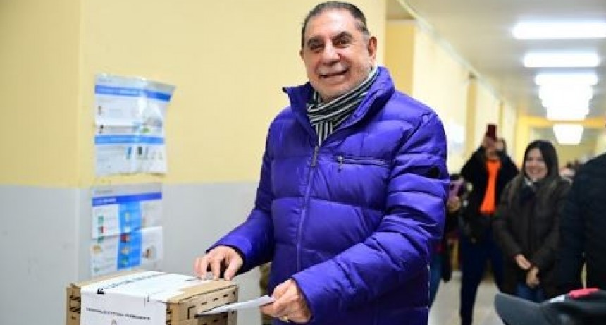 Jofré emitió su voto en la EPEP N° 31 de nuestra ciudad