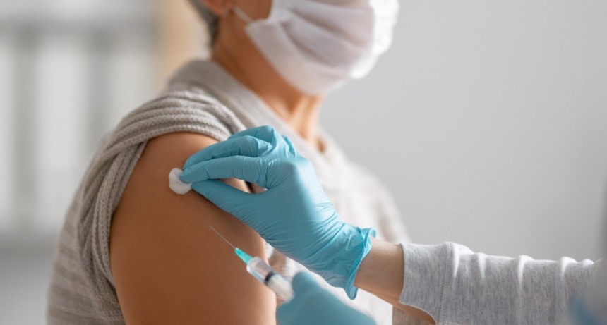 Ante la circulación de virus respiratorios, recomiendan vacunarse e intensificar la prevención
