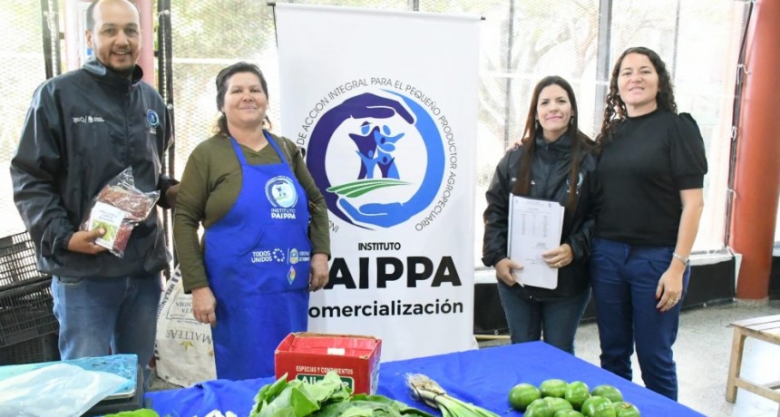 El PAIPPA entregó semillas a productores que participan de las ferias