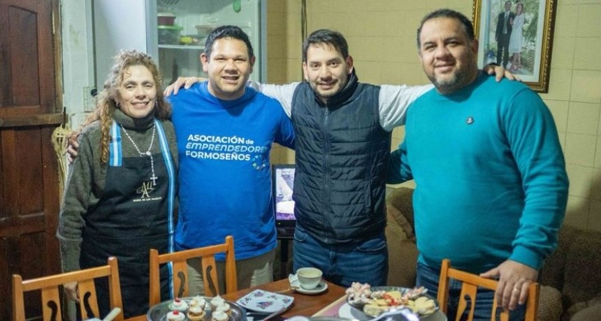 Emprendedora apasionada, transforma su cocina en un espacio de creación y sustento.