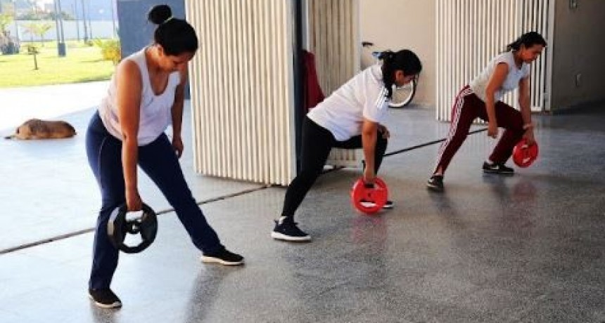 En las vacaciones de invierno, siguen las clases de funcional en el Parque Acuático