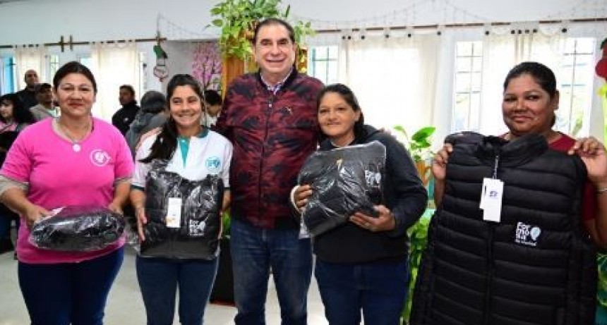 El intendente Jofré entregó indumentarias a personal de Parques y Espacios Verdes
