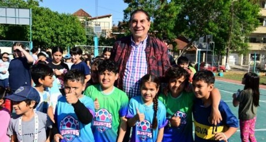 El intendente Jofré visitó a los chicos que disfrutaron el cierre de la Colonia de Vacaciones