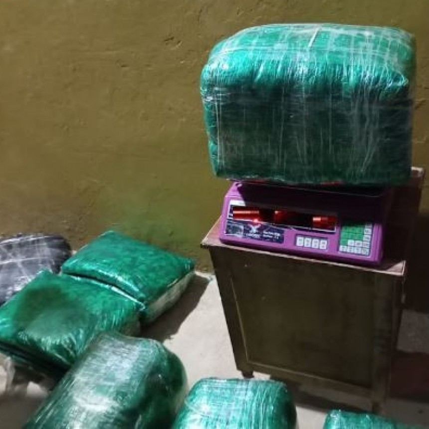 Un hombre transportaba casi 100 kilos de hojas de coca