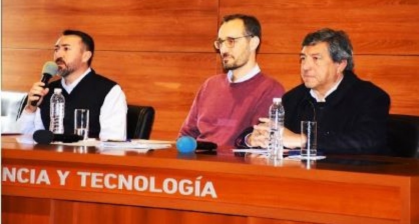 El magíster Santiago Liaundat brindó la conferencia “Soberanía Científico – Tecnológica y proyecto nacional”