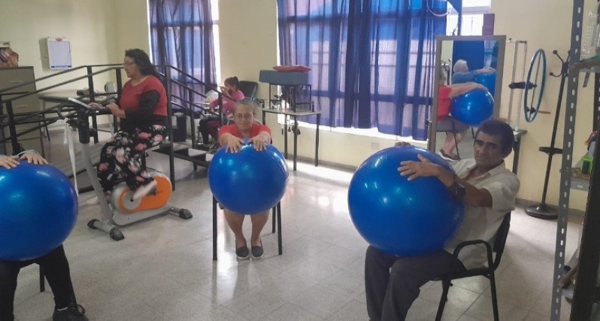Hospital Distrital de Las Lomitas brinda un espacio de actividad física para los adultos mayores