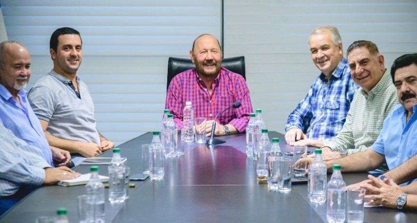 El Gobernador se reunió con intendentes y presidentes de Comisiones de Fomento