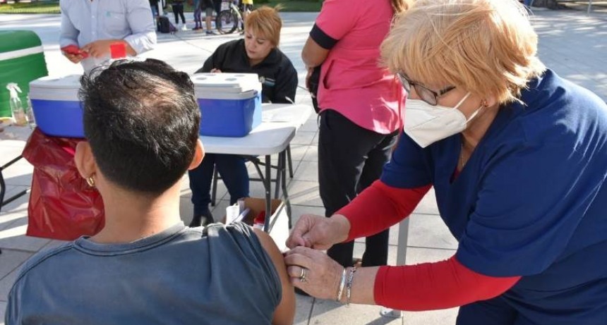 Estarán instaladas dos carpas de vacunación en la zona céntrica de la ciudad durante toda la semana