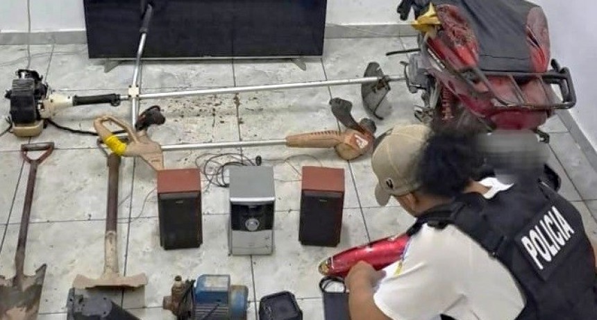 Con dos allanamientos en los barrios Ibirá Pita y San Pedro, la Policía detuvo a seis sujetos y recuperó objetos robados