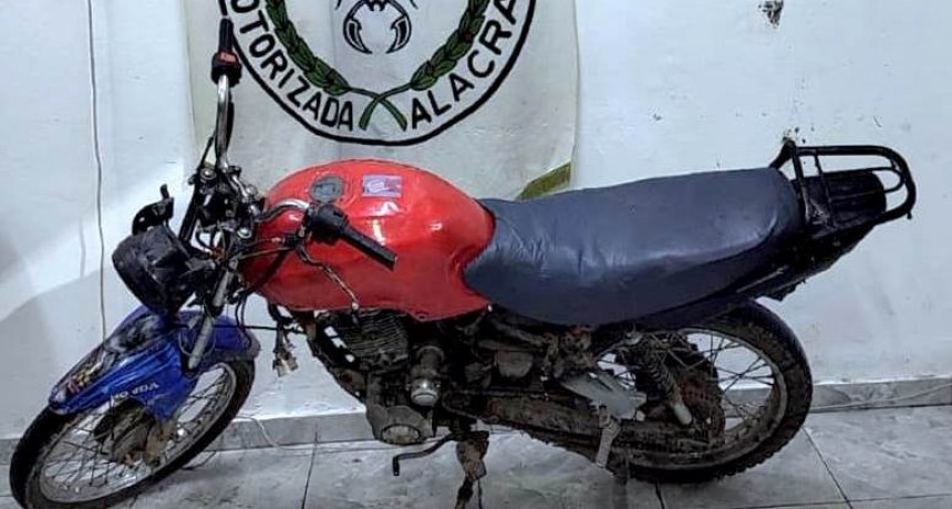 La Policía detuvo a tres sujetos y recuperó tres motos