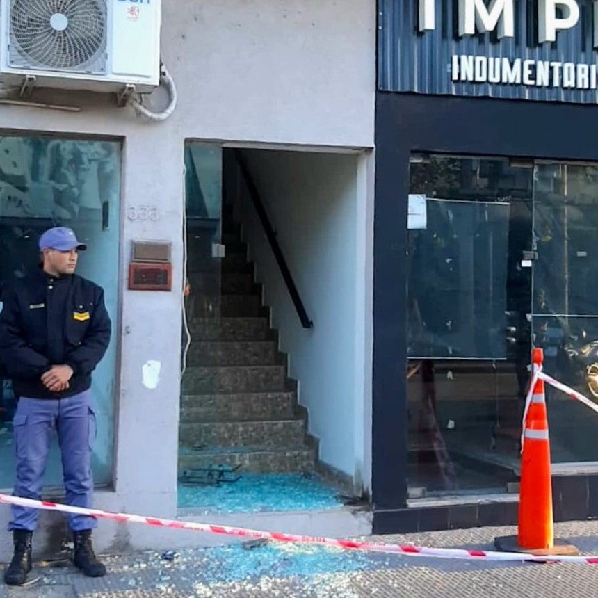 Rompieron una puerta de blindex y robaron dinero de un estudio jurídico