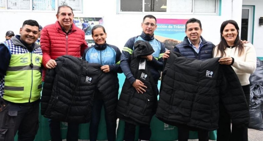 EL INTENDENTE JOFRÉ ENTREGÓ INDUMENTARIA A LOS TRABAJADORES DE TRÁNSITO MUNICIPAL