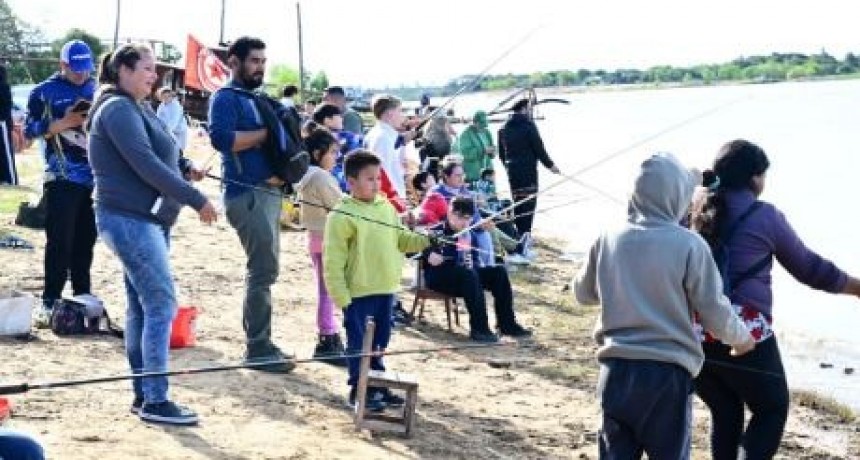 Con un gran encuentro de pesca a orillas del río Paraguay, la Municipalidad dio cierre al Mes de las Infancias