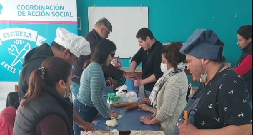 Grupo de no videntes avanzan en sus conocimientos en el curso de panader&iacute;a