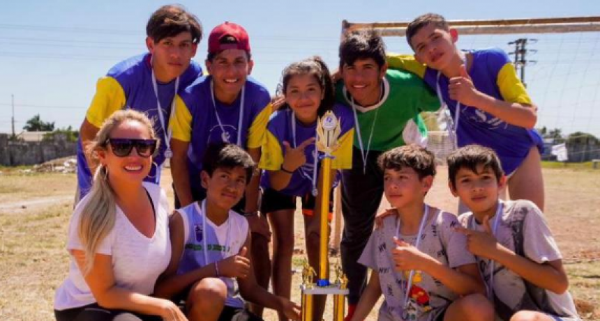 Con m&aacute;s de 100 equipos, cerr&oacute; con &eacute;xito el torneo estudiantil de futbol mixto organizado por Petu Arga&ntilde;araz y Compromiso Formose&ntilde;o