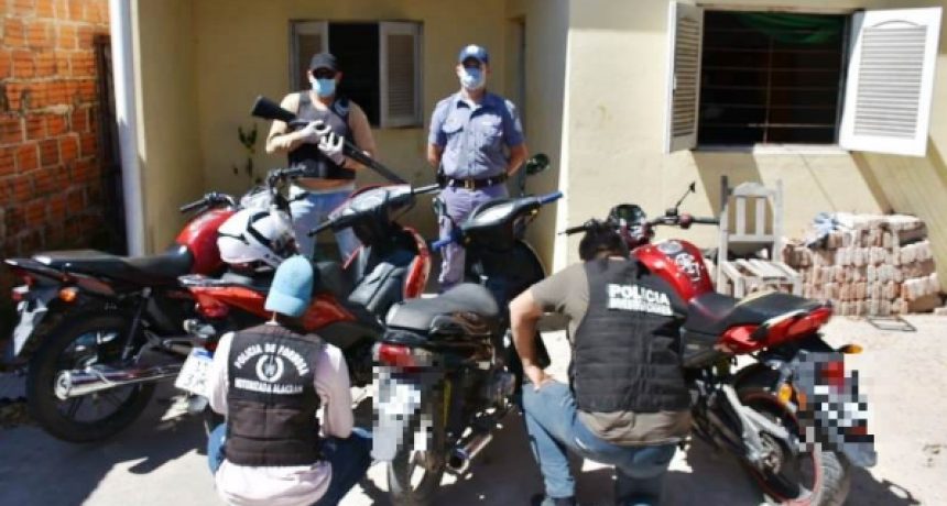 Trabajo conjunto de la Polic&iacute;a culmin&oacute; con allanamientos, cuatro motocicletas recuperadas, dos detenidos y droga secuestrada