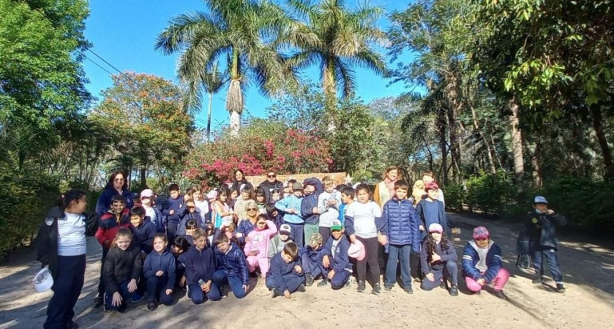 Alumnos visitaron el vivero municipal y recibieron charla sobre compost y plantaci&oacute;n