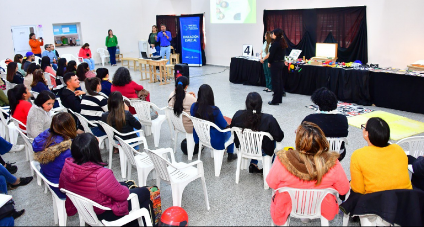 Educaci&oacute;n Especial realiz&oacute; un taller sobre &ldquo;Introducci&oacute;n a la baja visi&oacute;n&rdquo;