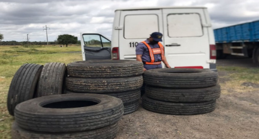 La Polic&iacute;a secuestr&oacute; cubiertas transportadas sin aval aduanero