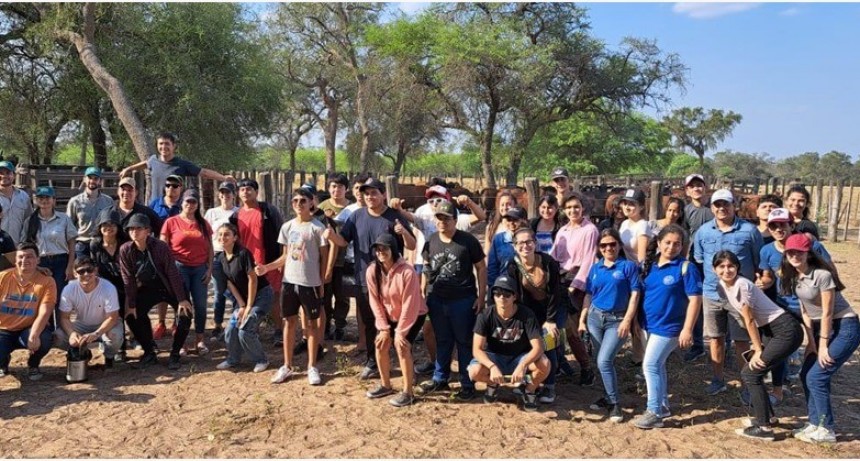 Estudiantes recorrieron el laboratorio de biotecnología y otras instalaciones del CEDEVA en Las Lomitas y Misión Taacaglé