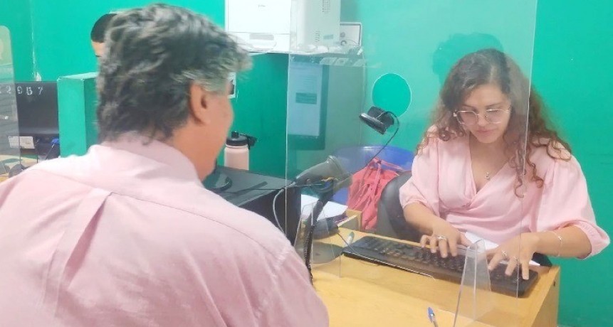 Vecinos ya pueden retirar su licencia de conducir en la Dirección de Tránsito de la comuna