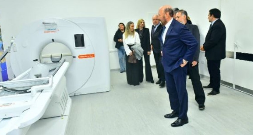 Gildo Insfrán inauguró moderno tomógrafo en hospital de El Colorado