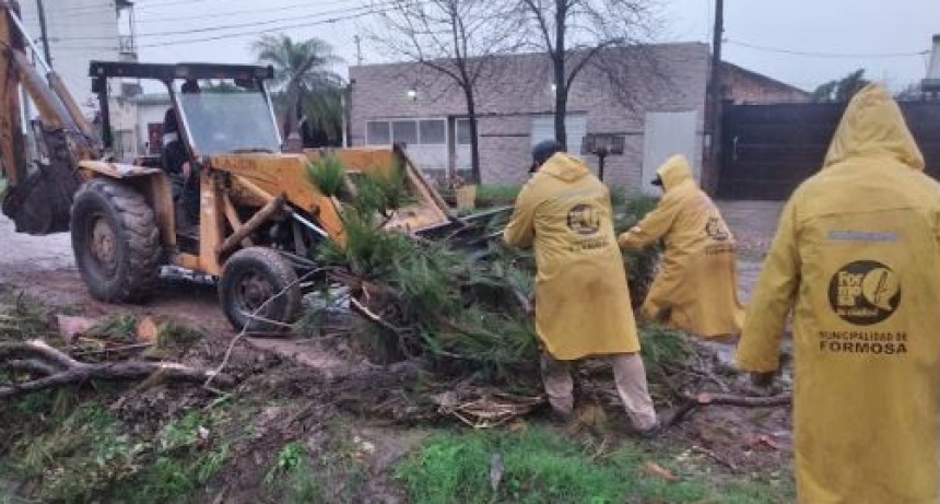 La Municipalidad se desplaz&oacute; a distintos sectores para evitar obstrucciones a causa de la lluvia