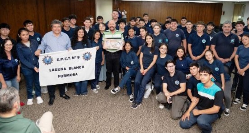 El gobernador Gildo Insfrán saludó a los estudiantes en su día