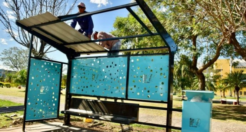 El Municipio est&aacute; colocando nuevas garitas y ampli&oacute; el sistema de pago en colectivos