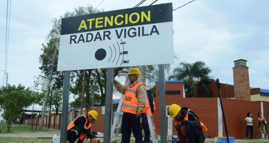 La Municipalidad instala carteles se&ntilde;alizadores de radares en la ciudad