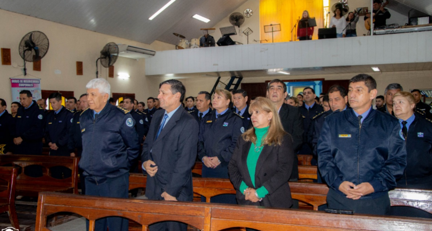 Con una misa la Polic&iacute;a conmemor&oacute; el 9&deg; aniversario del fallecimiento del Comisario Mayor Eladio Acosta y la Cabo 1&deg; Emilia Br&iacute;tez