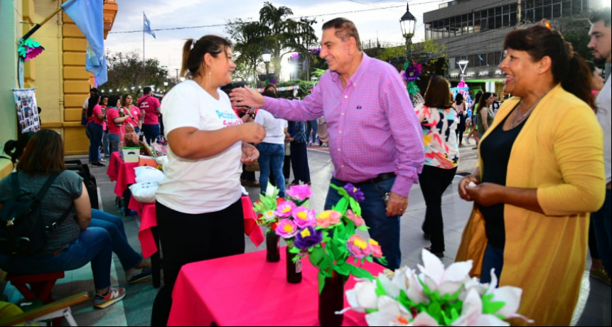 El intendente Jofr&eacute; agasaj&oacute; a las madres durante le Feria Emprendedora