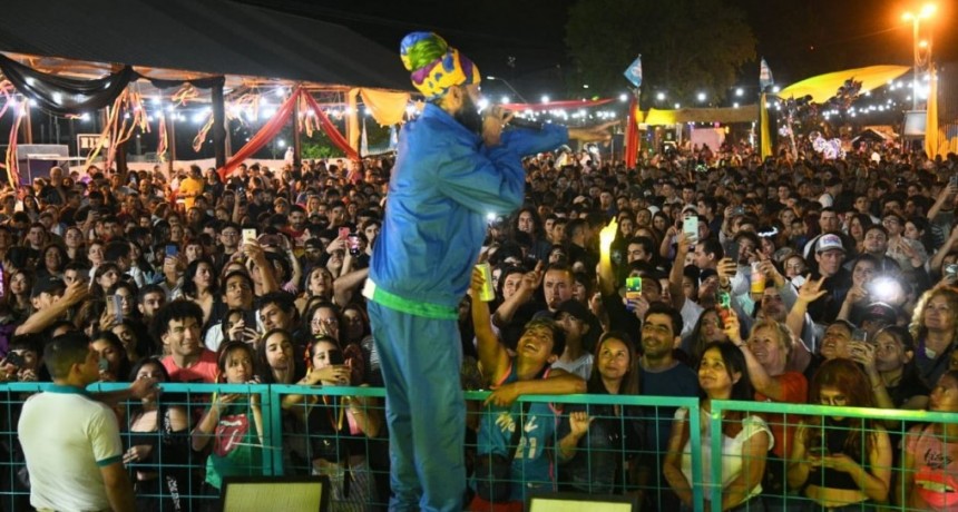 Espectacular cierre del Oktober Fest con la presentaci&oacute;n de Fidel Nadal