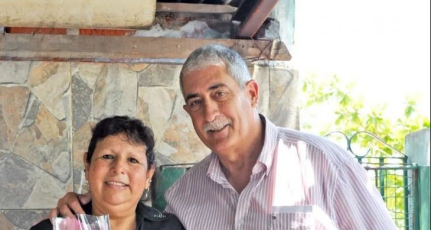 El concejal Cacho Garcia entreg&oacute; reconocimiento a luchadoras contra el cancer de mama.