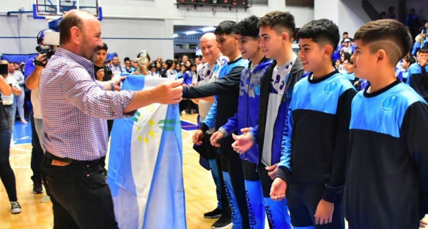 Gildo Insfr&aacute;n despidi&oacute; a los deportistas que representar&aacute;n a Formosa en los Evita 2022